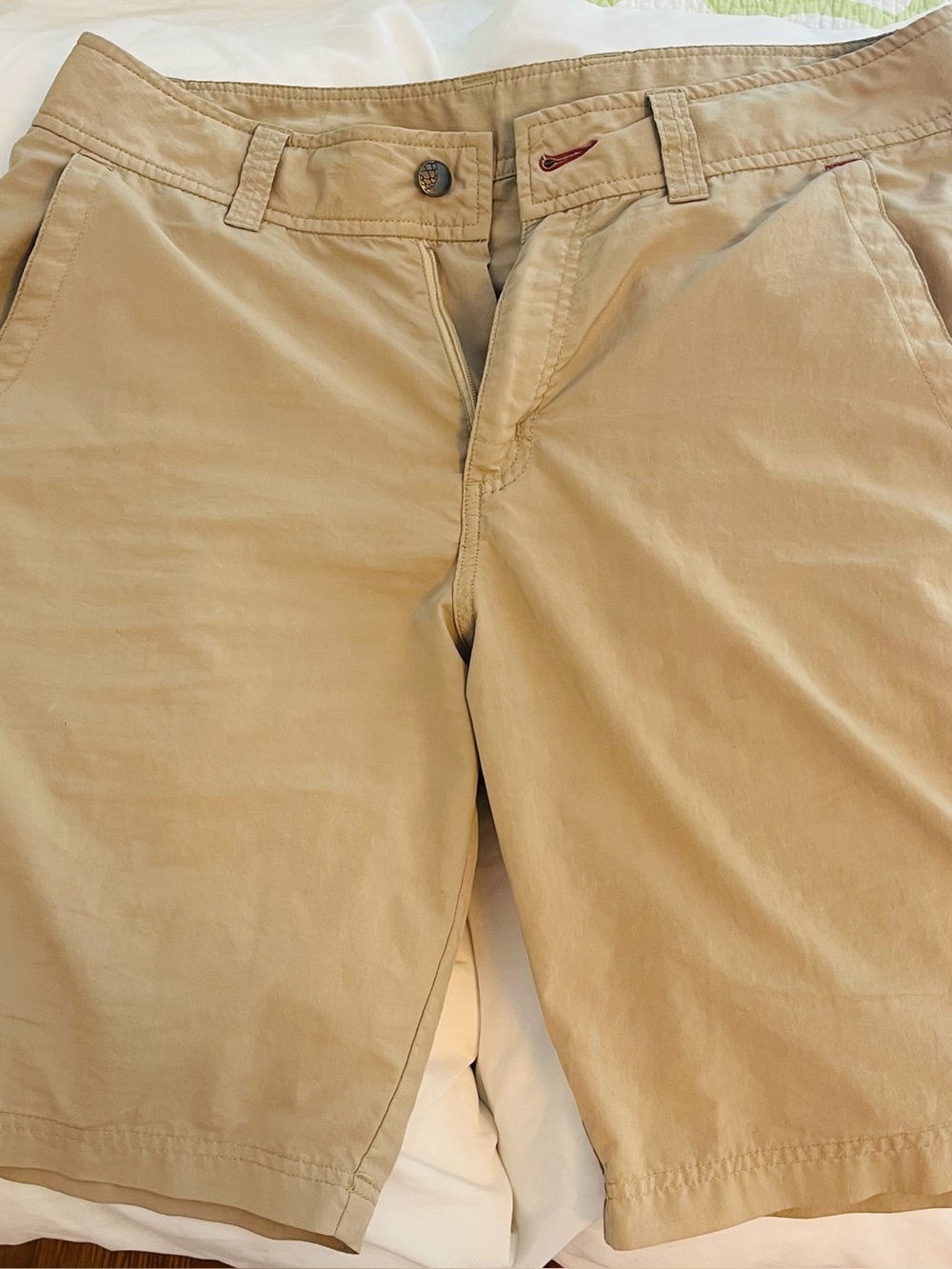 Stio Men's Light Tan Flat-Front Shorts